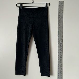 Onzie Cropped Leggings